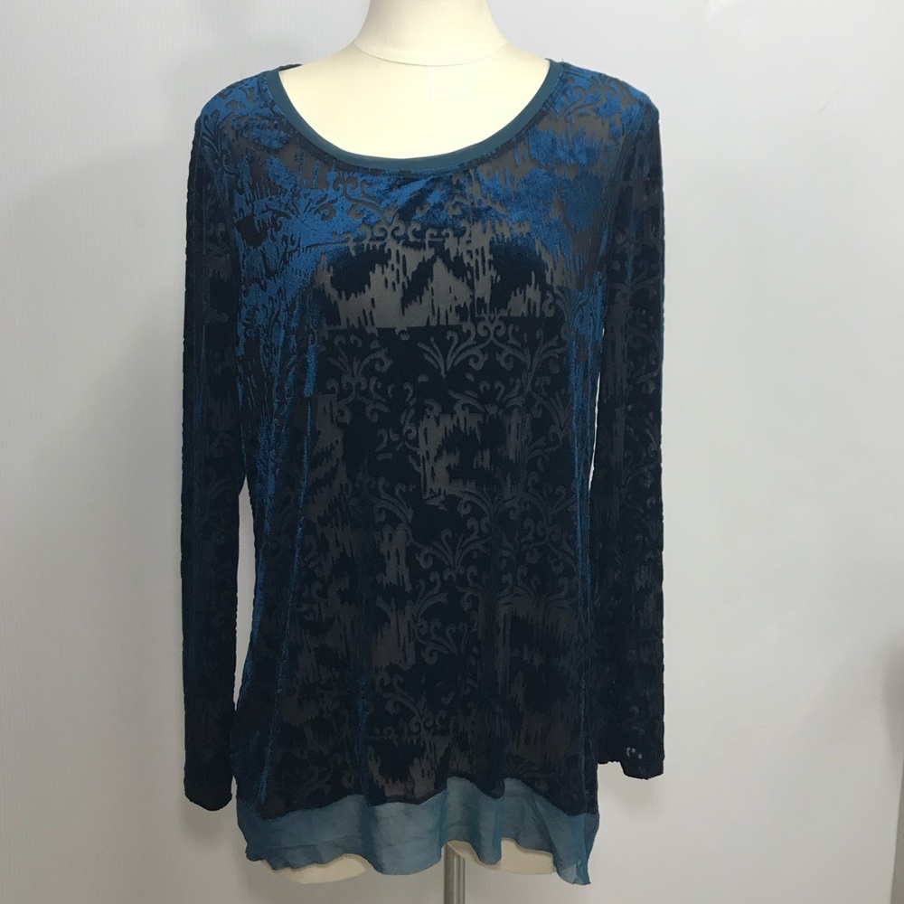 ⛔️SOLD⛔️Simply Vera Woman Knot Top Long Sleeve